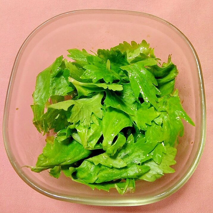 セロリの葉の簡単サラダ